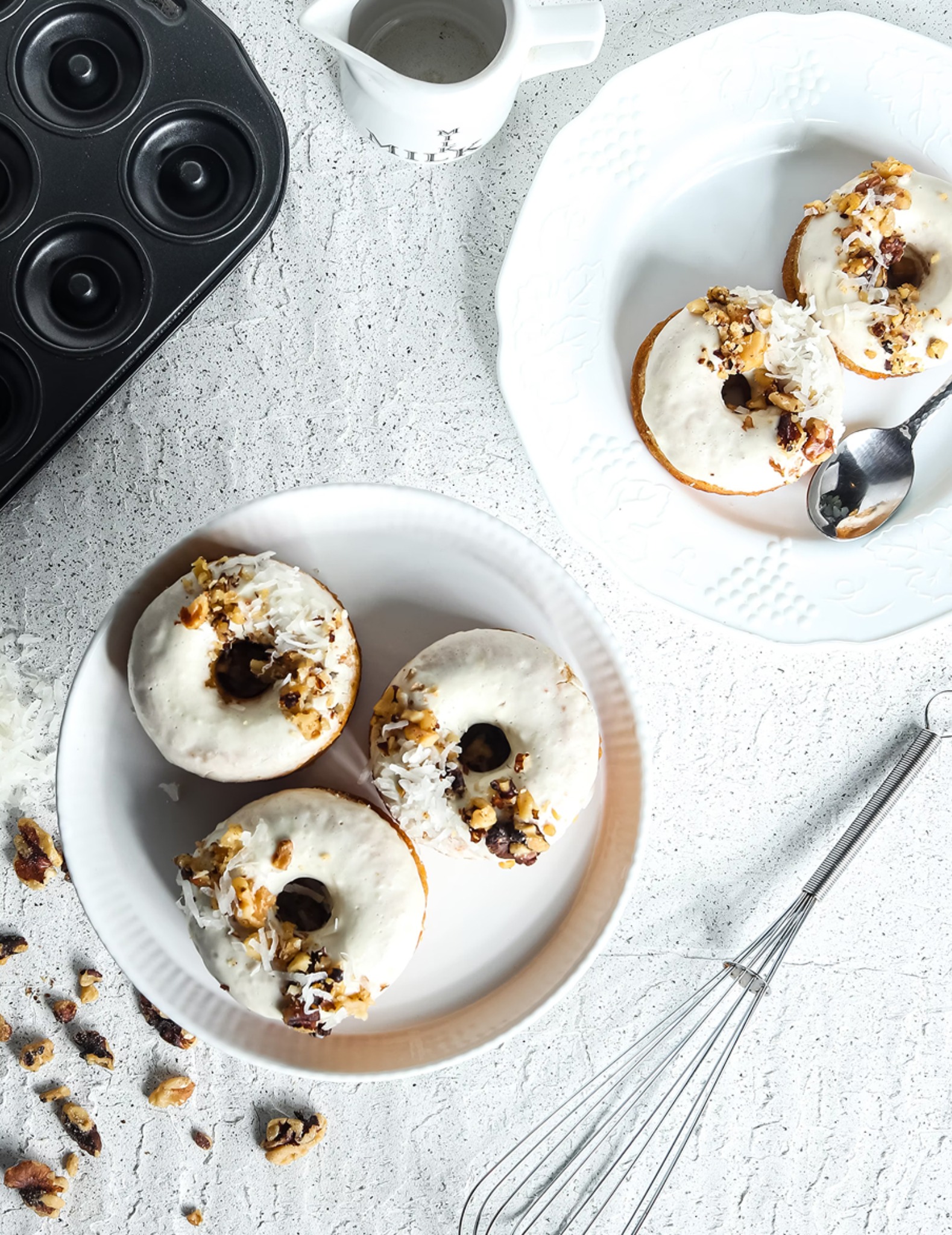 Chocolate cake with powdered sugar