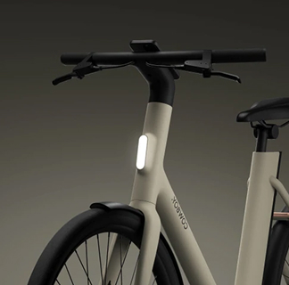 Range and integrated lights detail